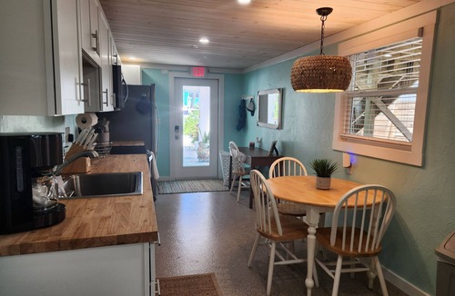 Mid Island Apartment | Casa Tranquilo Bungalow.150 steps to beach! Perfect mid-island location!