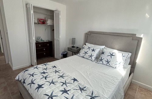 Hollywood Bed & Breakfast | CasaDonna`s Coral Cove - No Hidden Resort Fees