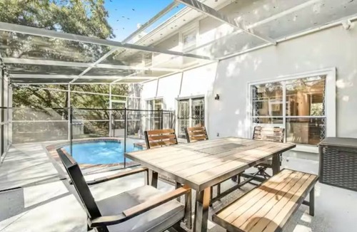 Pensacola House | Casanana Beach Retreat- Beach Only 3 Miles Away!
