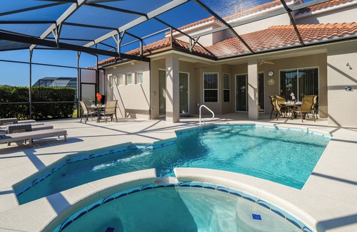 Tuscan Hills House | CasaSoleada@TuscanHills - a Spacious 6-bedroom family home with South East Pool!