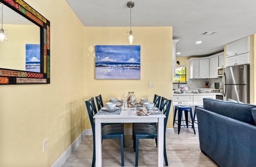 Siesta Key House | 🌴 Casita Mar | Steps to Crescent Beach, HOA Pool & Quiet Island Living on Siesta Key