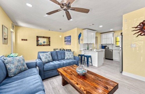 Siesta Key House | 🌴 Casita Mar | Steps to Crescent Beach, HOA Pool & Quiet Island Living on Siesta Key