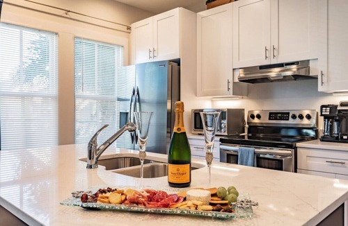 East Ybor Villa | Casita on Fifth – Roosted Suite | 3BR Near 7th Ave