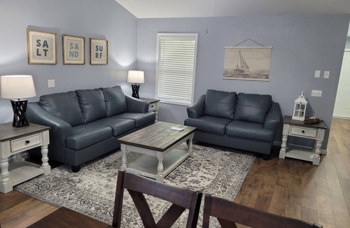 Parker House | "Catch of the Day" 2bdr 1.5bth -Water Front Home @Pier 98 Marina.BOOK TODAY