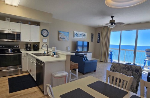 Miramar Beach Condo | Celadon𓇼 604𓇼 Direct-BeachFront𓇼Beach Chairs𓇼Parking Inc 𓇼 1 Bd. with bunks