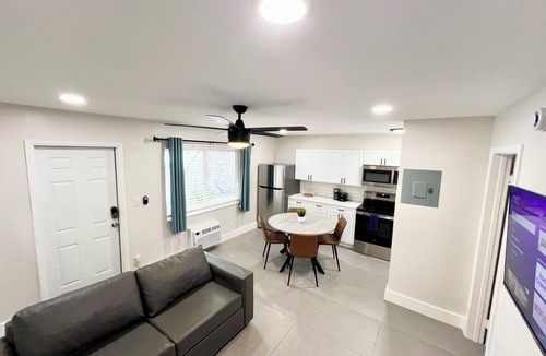 Lake Ridge Apartment | Central, Cute & Cosy 1Br 1Bath Apt in Lake Ridge