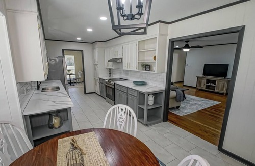 Park Forest - LA North House | Central Family Get-A-Way