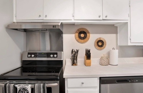 Mobile House | Central Midtown Cottage
