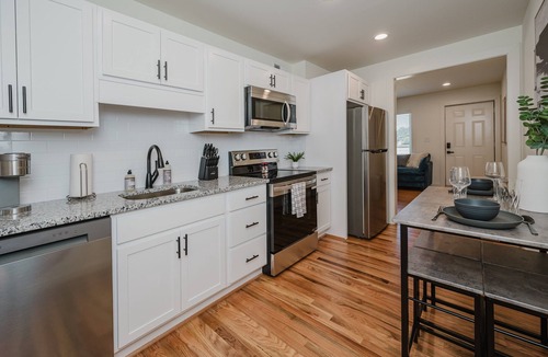 Civil Rights Historic District Condo | Central Quarters- Groups/King & Queen Beds/Parking