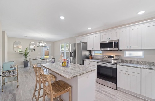 Ono Island House | Centrally located~Private backyard~Stocked~Mins to AL&FL Beaches~Owner manages