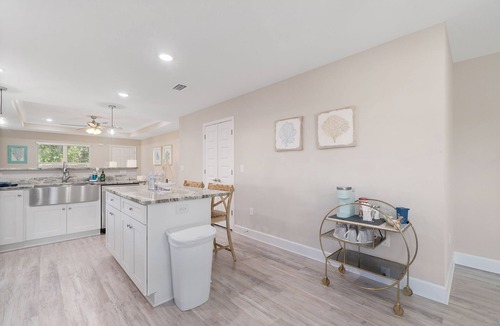 Ono Island House | Centrally located~Private backyard~Stocked~Mins to AL&FL Beaches~Owner manages
