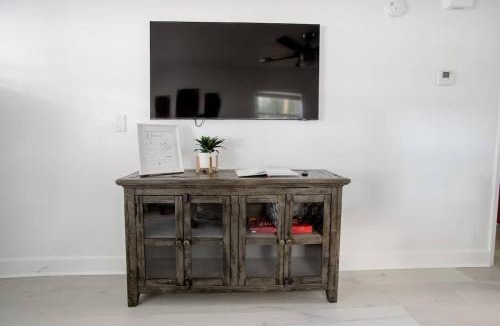 New Port Richey Apartment | Charming 1-Bedroom Oasis in the Heart of Downtown