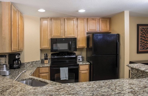 Survey Creek Resort | Charming 1-bedroom resort with AC, WiFi in delightful Pompano Beach