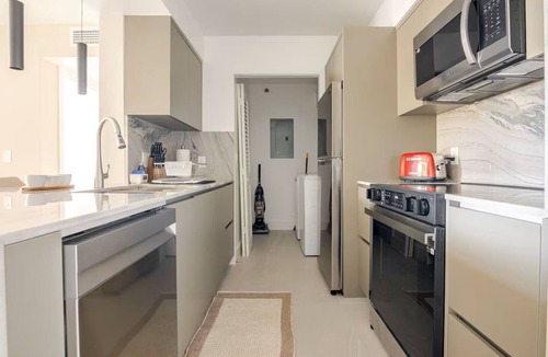 Aventura Apartment | Charming 1-bedroom apartment with AC in vibrant Aventura 1205