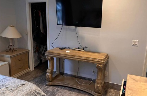 Palm City House | Charming 1-bedroom room with WiFi, AC ,private bathroom and entrance