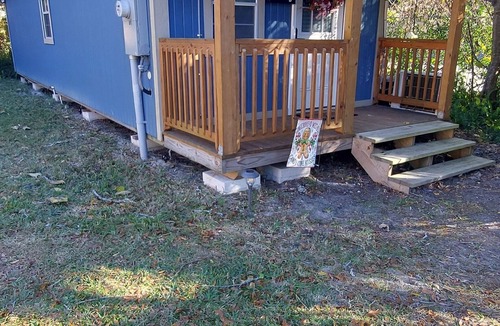 Arlington Cottage | Charming 1-bedroom queen bed cottage in tranquil Jacksonville with AC