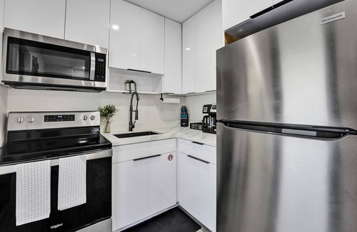 South Middle River Apartment | Charming 2-bedroom apartment with WiFi, AC in welcoming Fort Lauderdale