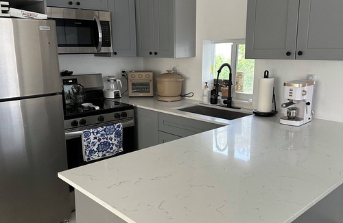 Lauderhill House | Charming 2-bedroom house in beautiful Fort Lauderdale with AC, WiFi