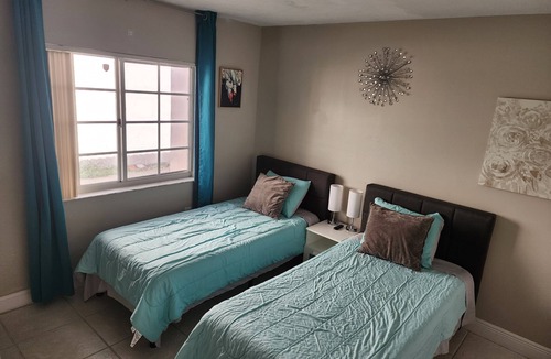 Tamiami Bed & Breakfast | Charming 2-bedroom bed & breakfast in fabulous Miami with AC.