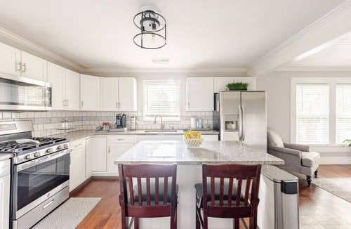 Talladega House | Charming 2-Bedroom Bungalow in Talladega w/WiFi, Huge Outdoor Space & Fire pit