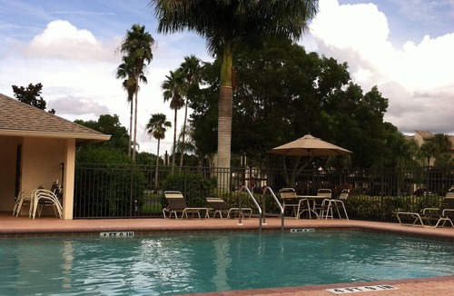 Biggar Condo | Charming 2-bedroom condo in wonderful Fort Myers with AC, pool and Golf.