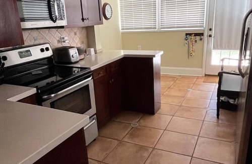 College Park House | Charming 2-bedroom house with WiFi, AC in vibrant College Park, Orlando