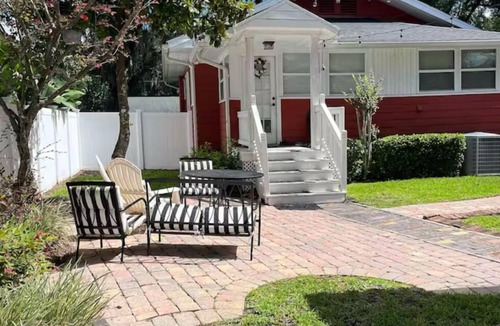 College Park House | Charming 2-bedroom house with WiFi, AC in vibrant College Park, Orlando