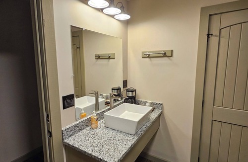 LaFayette Cabin | Charming 2-bedroom lodge with AC in LaFayette perfect for relaxing