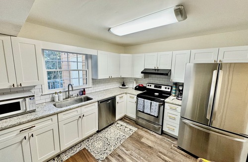 Crestline Heights House | Charming 2-bedroom townhome conveniently located