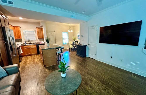 Northport House | Charming 2-bedroom townhome with AC, WiFi in enjoyable Northport. King Bed