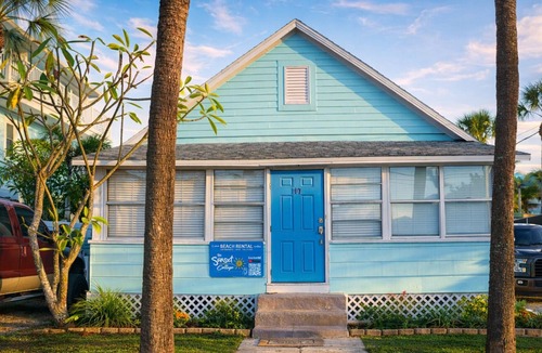 Anna Maria House | Charming 2br/1ba Cottage < 2 Min Walk From Beach on Anna Maria Island Florida