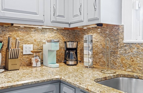 Parrot Cove House | Charming 3-bedroom house with WiFi, AC in welcoming Lake Worth Beach