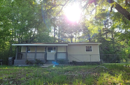 Laceys Spring House | Charming 3-bedroom house with WiFi and AC in Laceys Spring