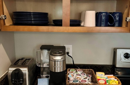 Pickwood House | Charming 3-bedroom/3 bath townhome with WiFi in Auburn. Near campus!