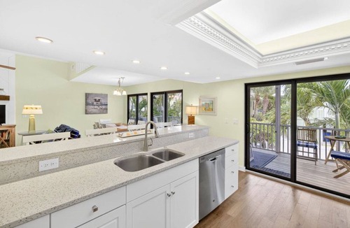 Captiva Cottage | Charming 3 bedroom cottage in gorgeous Captiva pool, beach, pickle ball, Tennis