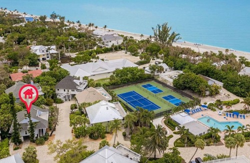 Captiva Cottage | Charming 3 bedroom cottage in gorgeous Captiva pool, beach, pickle ball, Tennis