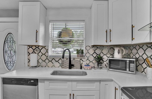 Clearwater House | Charming 3-bedroom home with hot pool and spa.