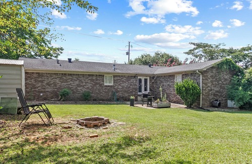 Forest Lake House | Charming 3-bedroom house in fabulous Tuscaloosa!