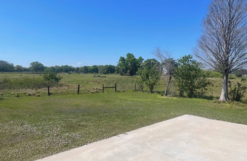 Sebring House | Charming 3-bedroom house with AC and WiFi in delightful Sebring on 2 acres.