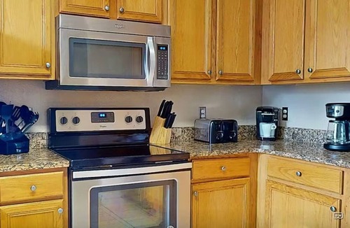 Regal Palms House | Charming 3-bedroom townhome in Davenport, FL - 8 miles from Disney Attractions.