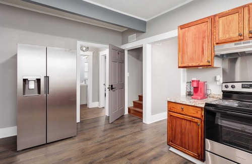 Florence House | Charming 4-bedroom 3bath house in terrific Florence with WiFi, AC