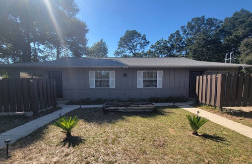 Northeast Pensacola House | Charming Airport 2bdr Retreat in Heart of Pensacola