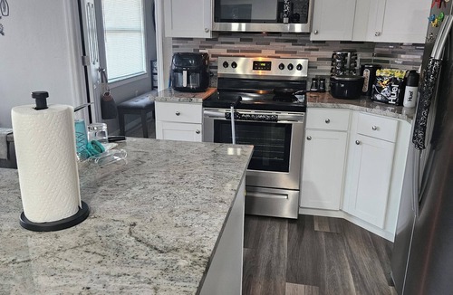 Spring Hill House | Charming & Beautiful Pet friendly Pool home in Spring Hill, Florida