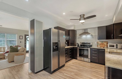 Southgate House | ❤️ Charming Coastal Pool Home - 1 Mile to Siesta Key - Relax & Unwind