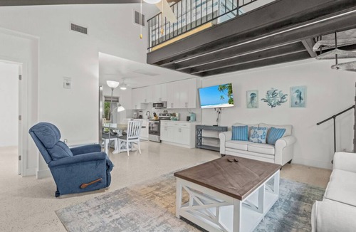 Sanibel Cottage | Charming Coastal Retreat at Sanibel Shores-Walk to the Beach PET FRIENDLY