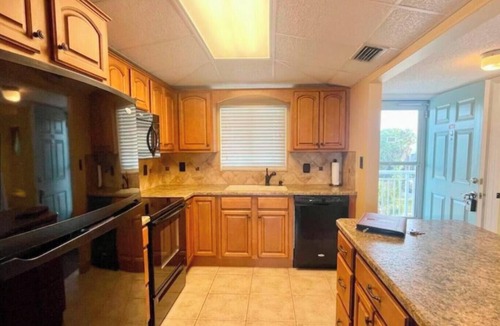 Daytona Beach Condo | Charming condo 1-bedroom, 1.5bathroom, pool, hottube, & balcony in Daytona Beach