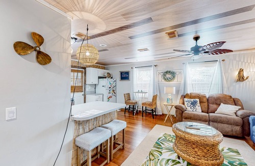 Biltmore Beach Cottage | Charming cottage with enclosed yard, patio, private hot tub & washer/dryer