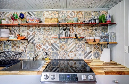 Titus Cottage | Charming Cottage at Weoka on Lake Jordan perfect for fishing and playing