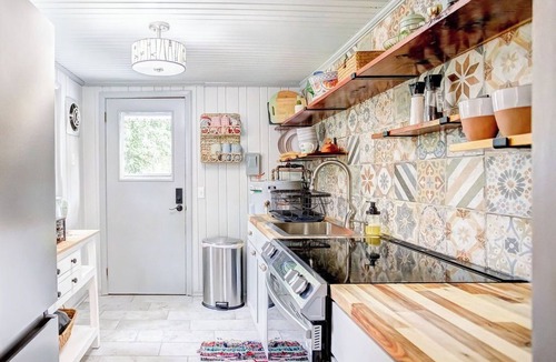 Titus Cottage | Charming Cottage at Weoka on Lake Jordan perfect for fishing and playing