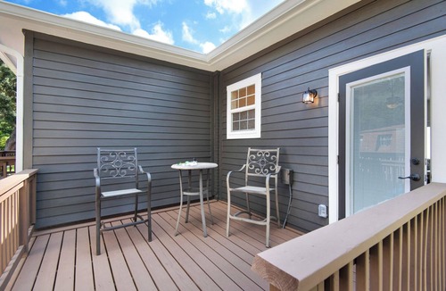 East Pensacola Heights Cottage | Charming cottage in fabulous Pensacola just steps from the water with water view